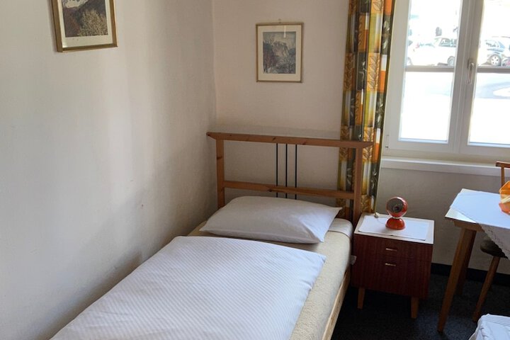 Room 16 of 44