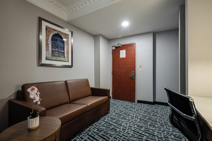 Room 30 of 82