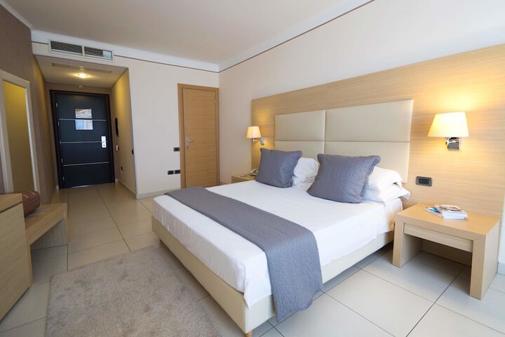 Room 5 of 26