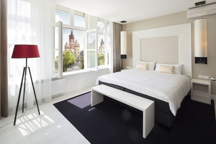 Photo of Le Theatre Hotel