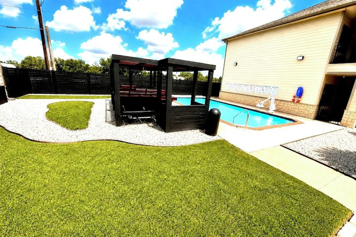 Pools & Facilities