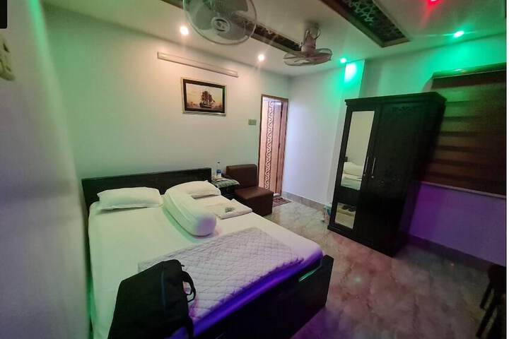 Room 12 of 22