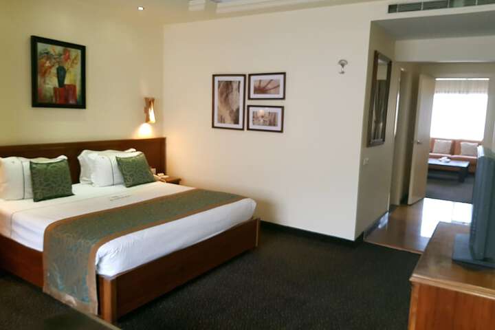 Room 13 of 64