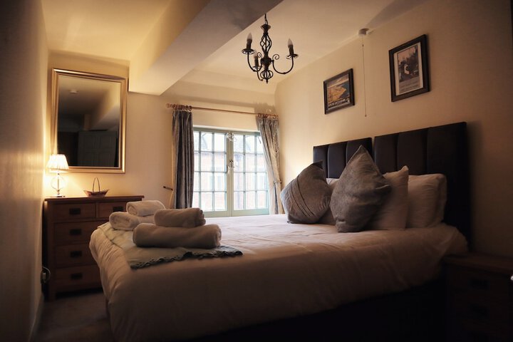 Room 4 of 144