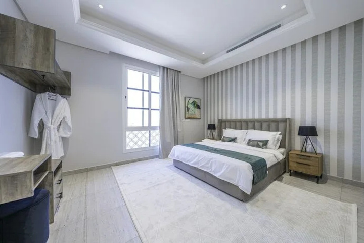 Room 5 of 12