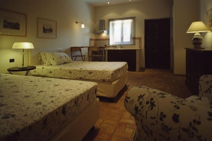 Room 9 of 37