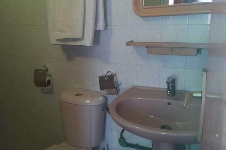 Room 8 of 13
