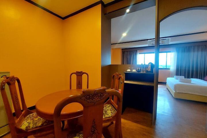 Room 7 of 32