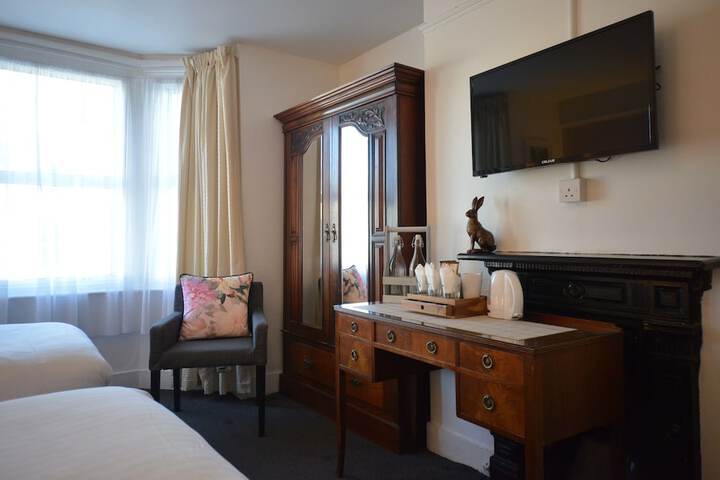 Room 9 of 30