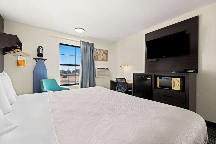 Room 12 of 34
