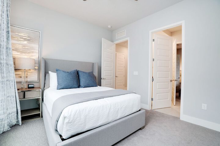 Room 8 of 216