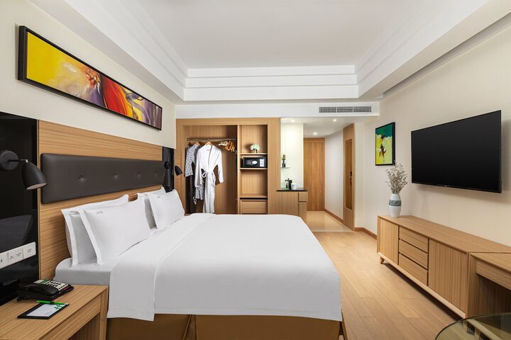 Room 11 of 43