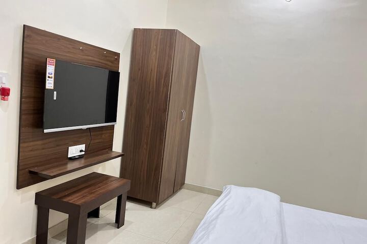 Room 6 of 7
