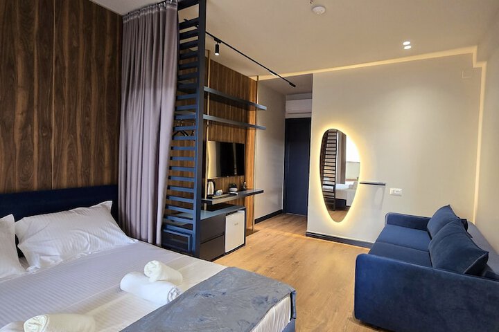 Room 4 of 51