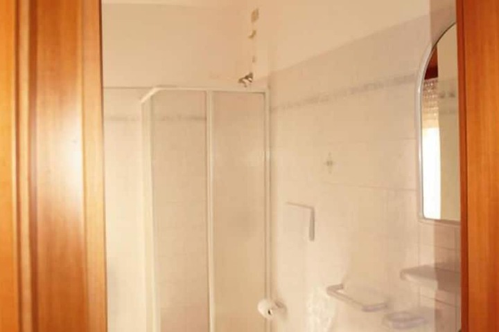 Room 10 of 17