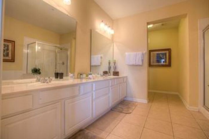 Room 4 of 20
