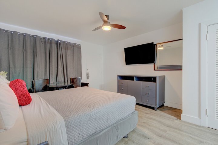 Room 32 of 52