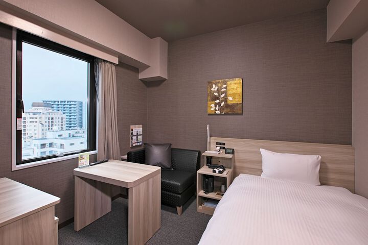 Room 10 of 20