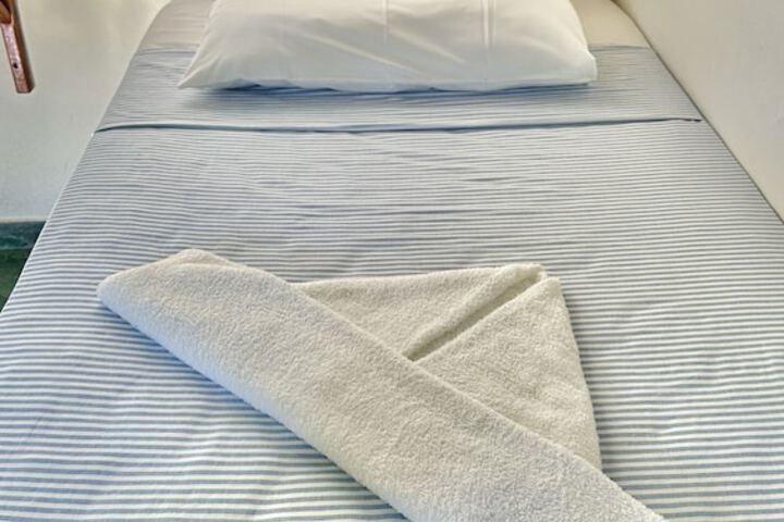 Room 6 of 28