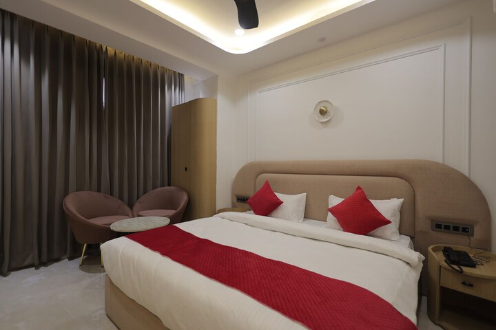 Room 8 of 83