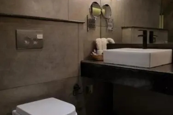 Room 8 of 22