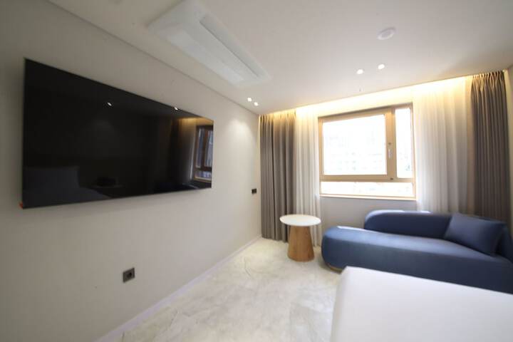 Room 32 of 71