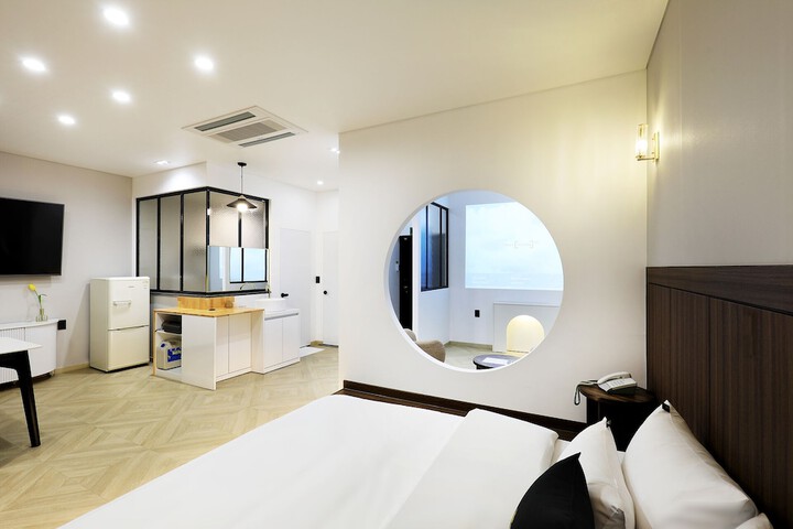 Room 17 of 61