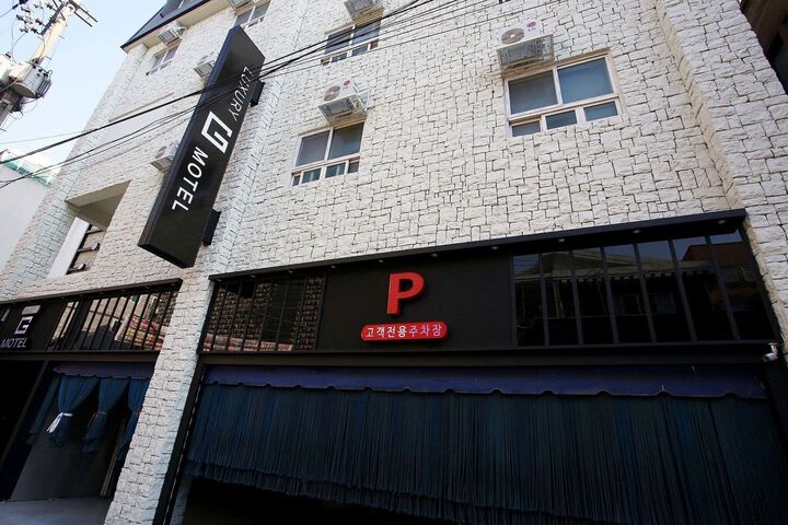 Hotel 5 of 75