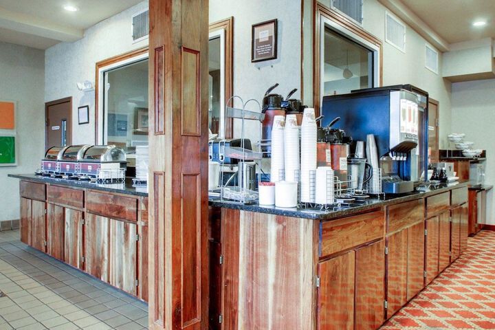 Breakfast/Coffee Service 21 of 33
