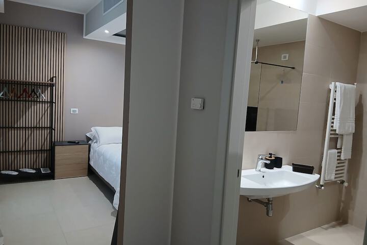 Room 15 of 42
