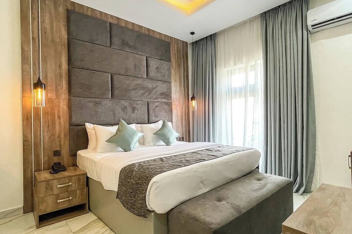 Room 2 of 27