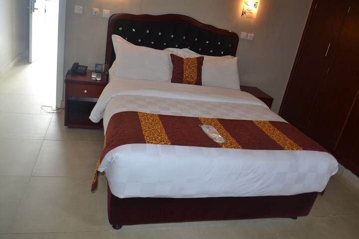 Room 6 of 47