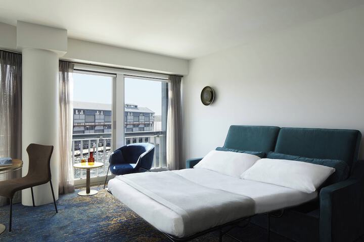 Room 45 of 164