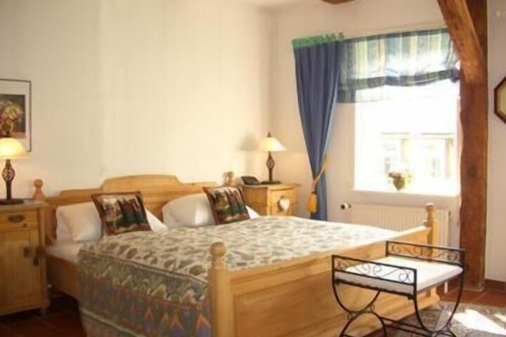 Room 5 of 27