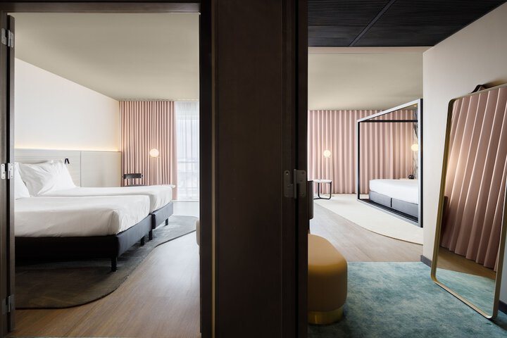Room 42 of 126