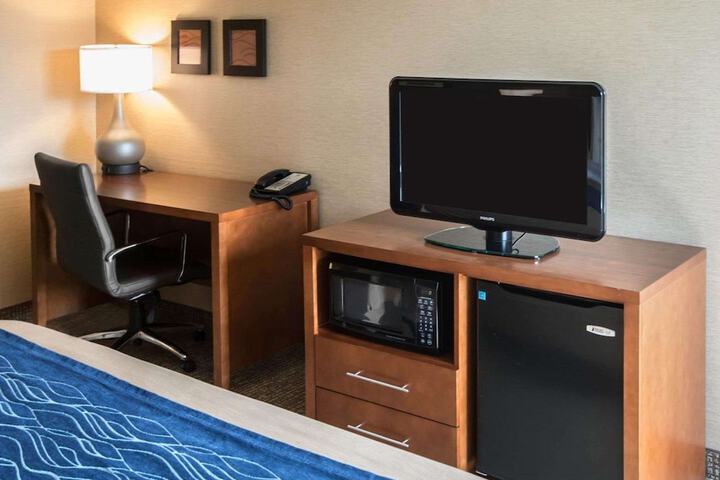 1 King Bed Suite (2 of 16)