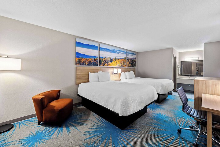 Double Accessible King Size Bed (2 of 11)