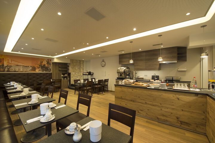 Breakfast/Coffee Service 69 of 107