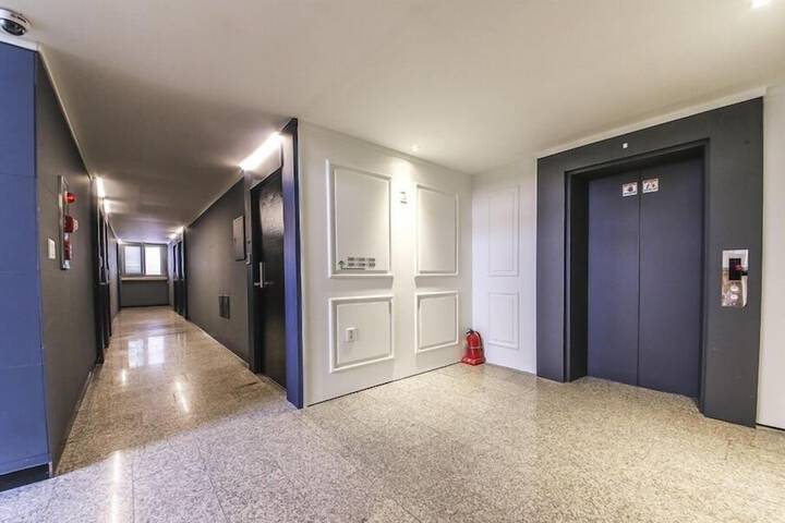 Ballroom/Hall 12 of 14
