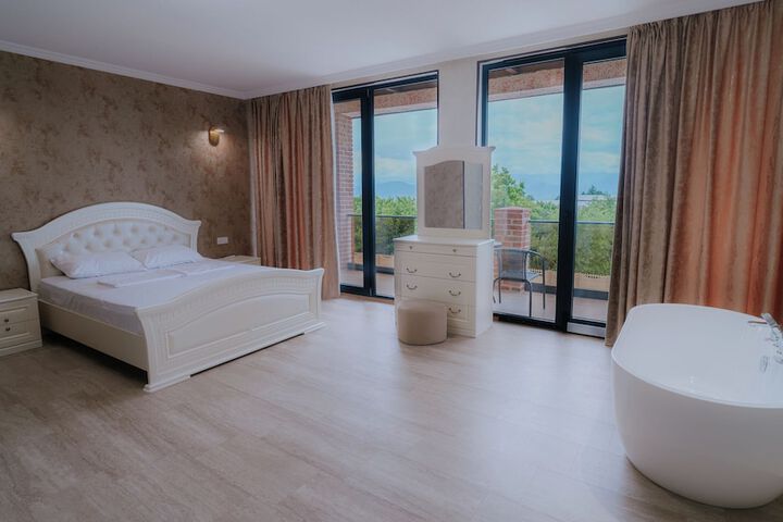Room 5 of 28