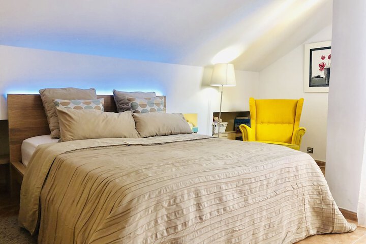 Room 8 of 42