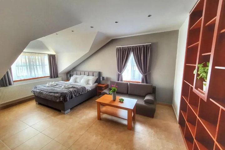 Room 3 of 25