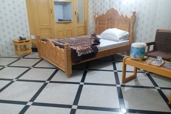 Room 16 of 33