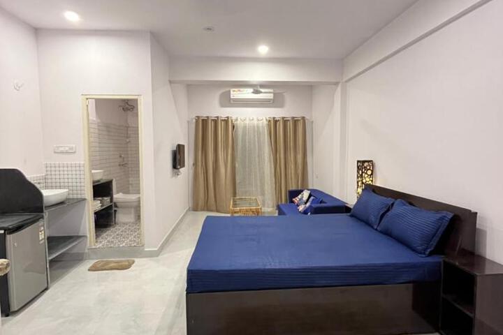 V R Holiday Home