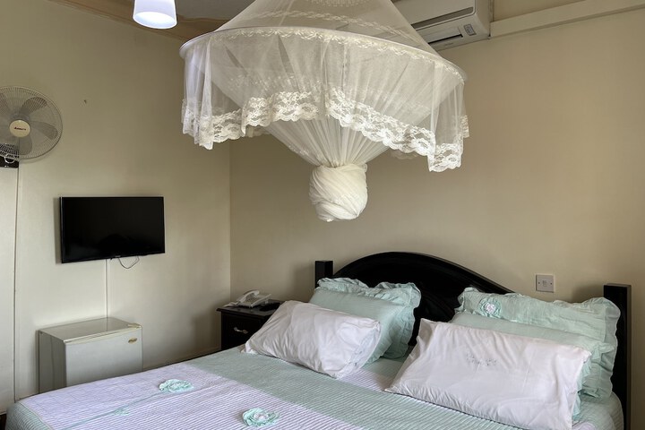 Room 9 of 31