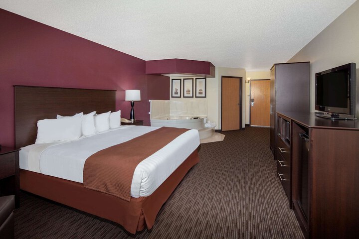 1 King Bed Second Floor No Elevator (3 of 13)