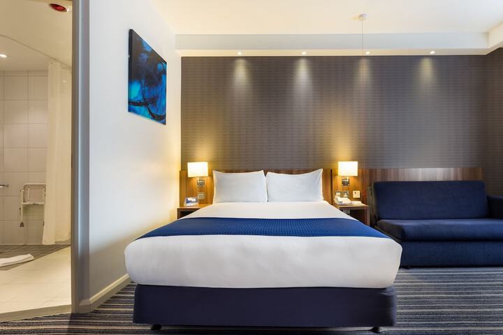 Room 3 of 51