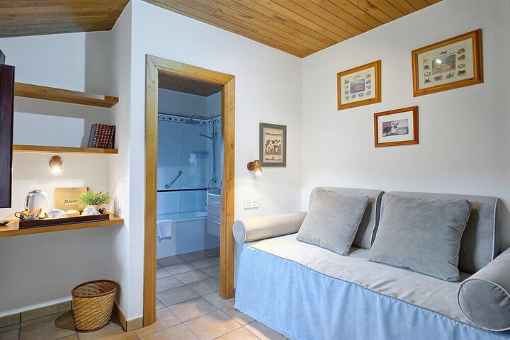 Room 10 of 26