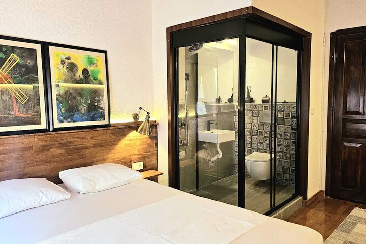 Room 14 of 21