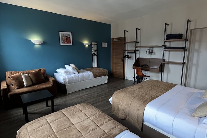 Room 28 of 90